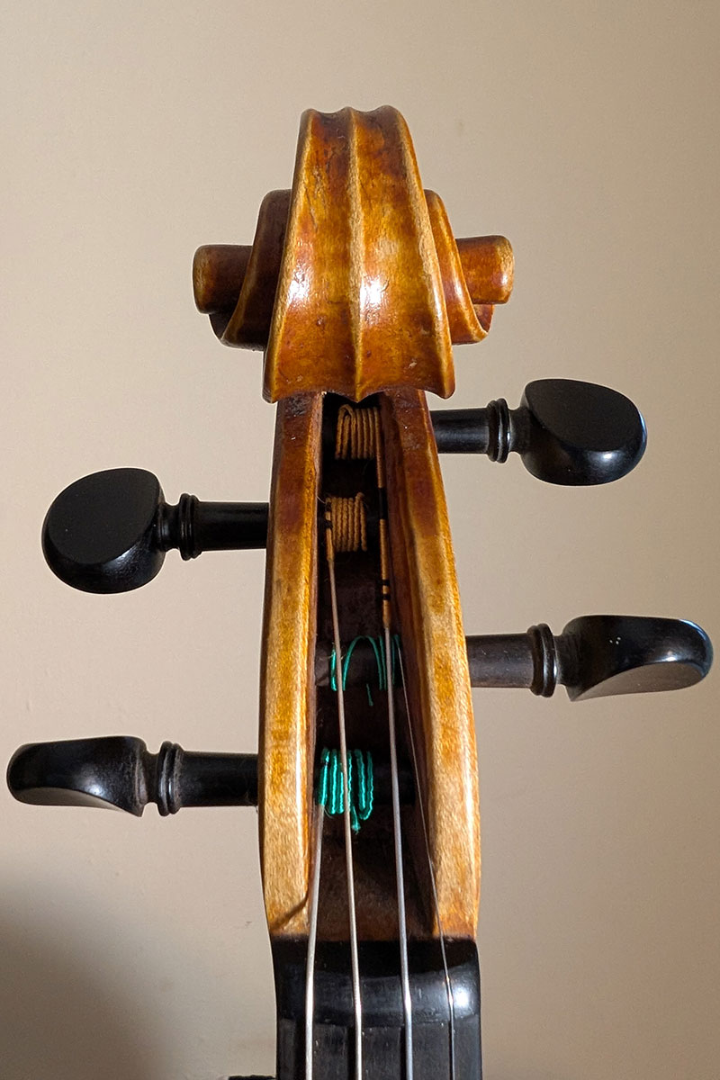 2015-del-Gesy-front-scroll-ready-to-go front view of a violin scroll